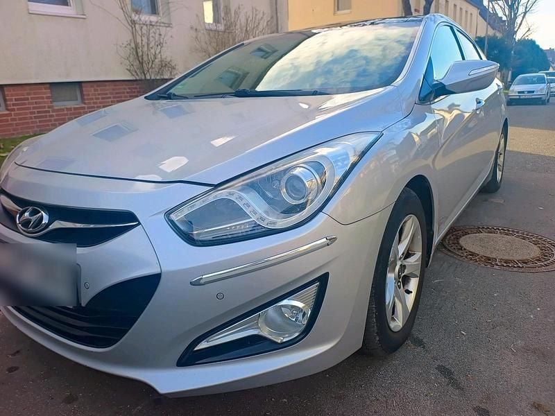 Grau Gebraucht 2012 Hyundai i40 Limousine | 7.000 € (Guter Preis) - Bild 1/4