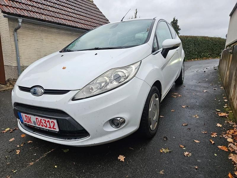 Weiß Gebraucht 2009 Ford Fiesta Titanium Kleinwagen | 1.290 € (Superpreis) - Bild 1/4