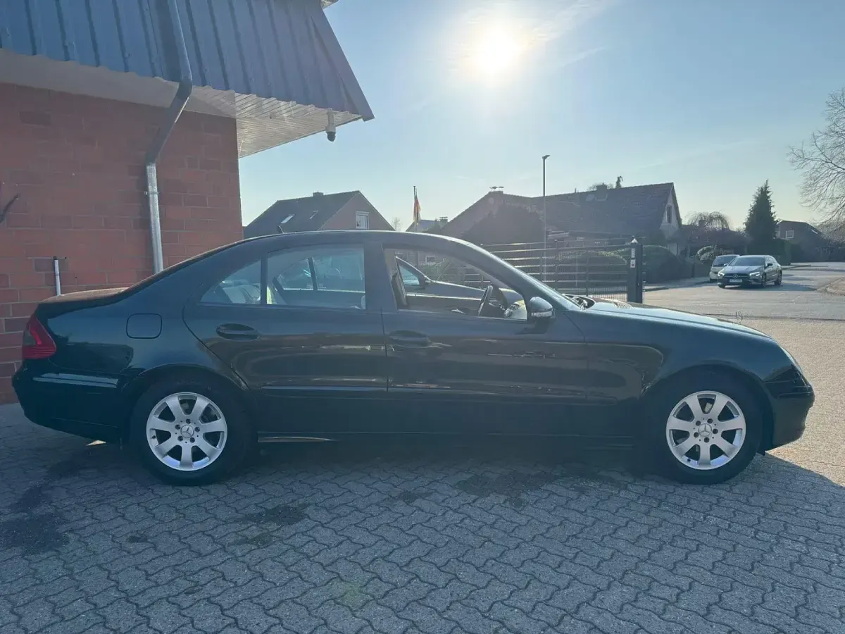Gebraucht Mercedes E280 190 PS (139 kW) 2007 Schwarz Limousine