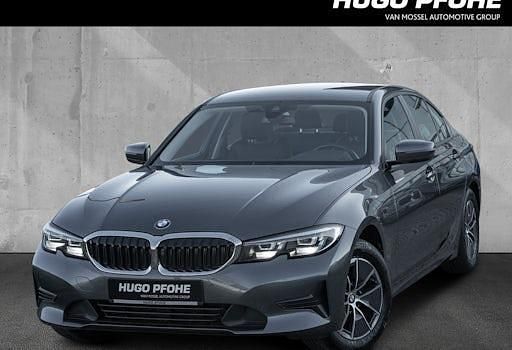 Grau Gebraucht 2021 BMW 318 Advantage Limousine | 25.790 € (Fairer Preis) - Bild 1/4