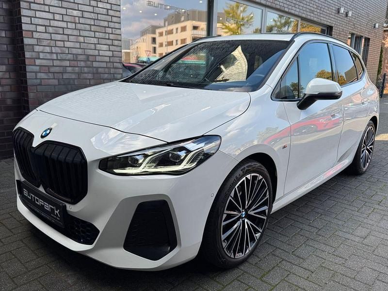 Weiß Gebraucht 2024 BMW 218 Active Tourer M Sport Van / Kleinbus | 24.999 € (Superpreis) - Bild 1/4