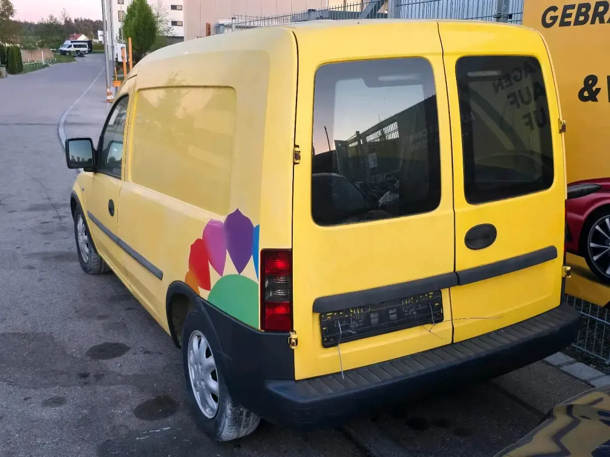 Usata Opel Combo 100 CV (73 kW) 2003 Giallo Monovolume