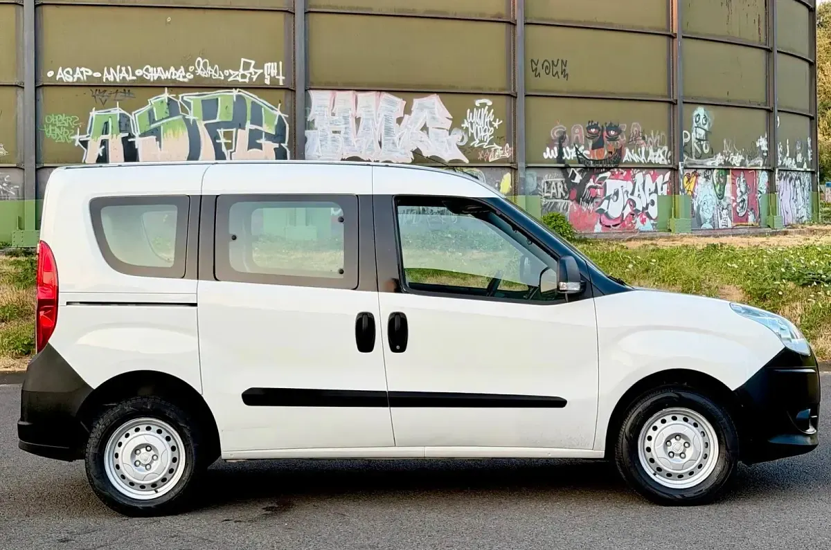 Gebraucht Fiat Doblò 90 PS (66 kW) 2010 Weiß Van / Kleinbus