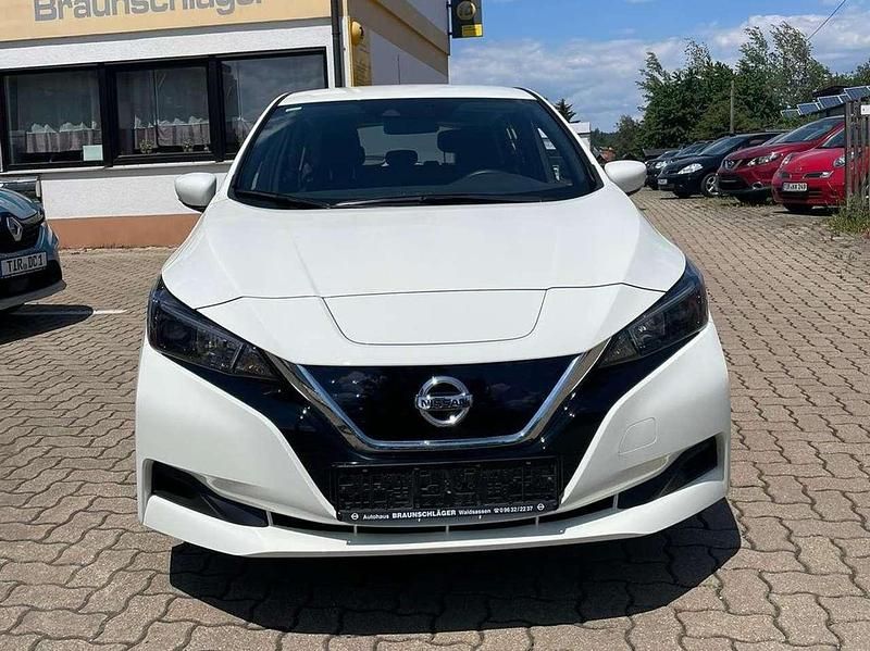 Artcic solid white Gebraucht 2021 Nissan Leaf Kleinwagen | 16.690 € (Etwas zu teuer) - Bild 1/4