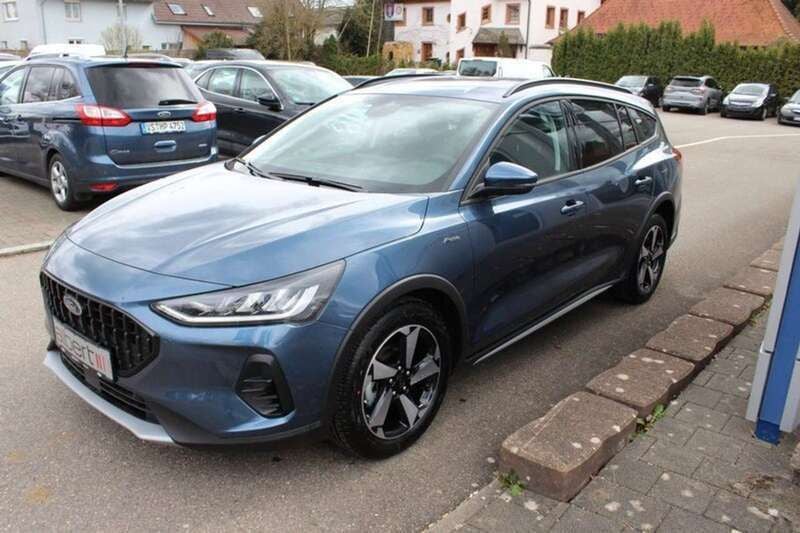Gebraucht Ford Focus Active X 125 PS (91 kW) 2024 Chrome blue Kombi