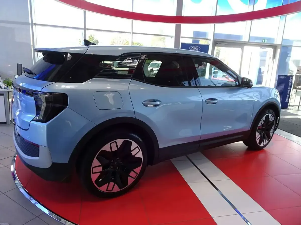 Nowe Ford Explorer Premium 125 kW (170 KM) 2026 Niebieski SUV