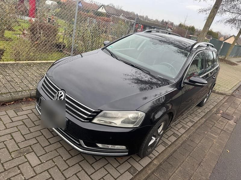 Schwarz Gebraucht 2011 VW Passat Kombi | 4.000 € (Superpreis) - Bild 1/4