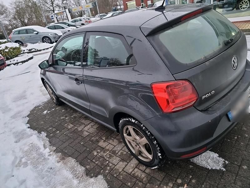 Grau Gebraucht 2015 VW Polo Kleinwagen | 5.000 € (Fairer Preis) - Bild 1/4