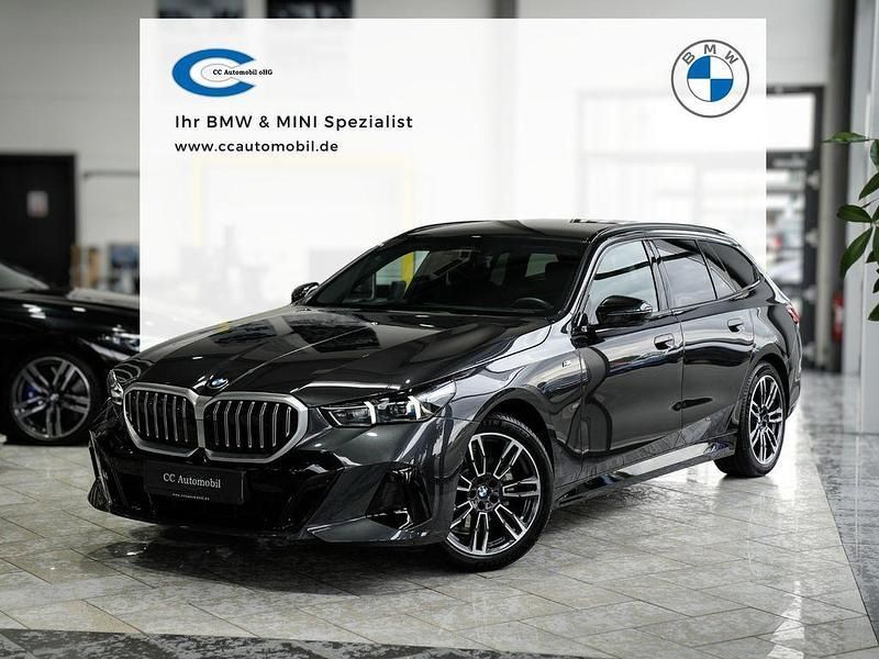 Sophistograu brillant. Gebraucht 2025 BMW 520 M Sport Kombi | 56.999 € (Guter Preis) - Bild 1/3