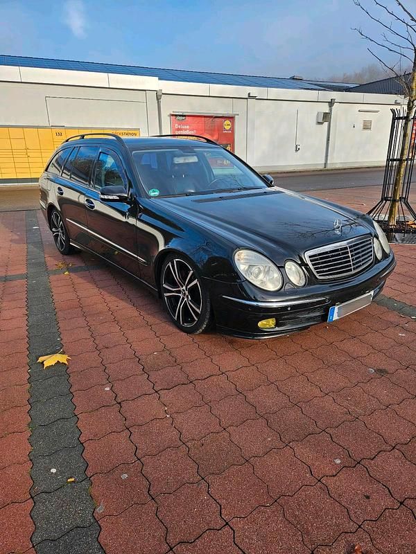 Schwarz Gebraucht 2004 Mercedes E220 Kombi | 3.800 € (Fairer Preis) - Bild 1/4