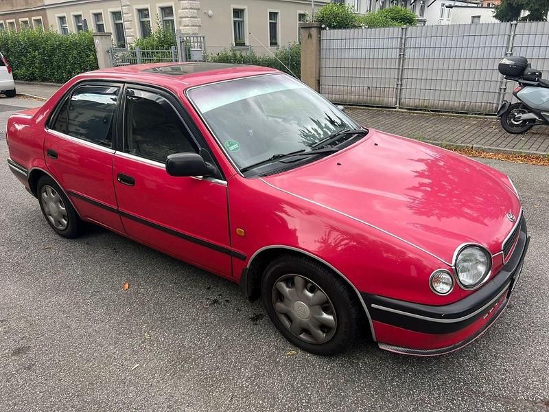 Rot Gebraucht 1998 Toyota Corolla Limousine | 3.333 € (Fairer Preis) - Bild 1/4