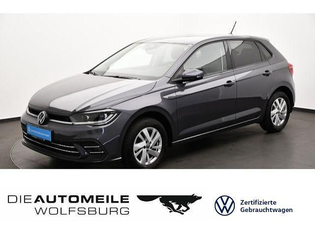 Rauchgrau metallic (metallic) Gebraucht 2023 VW Polo Style Limousine | 22.990 € (Fairer Preis) - Bild 1/4