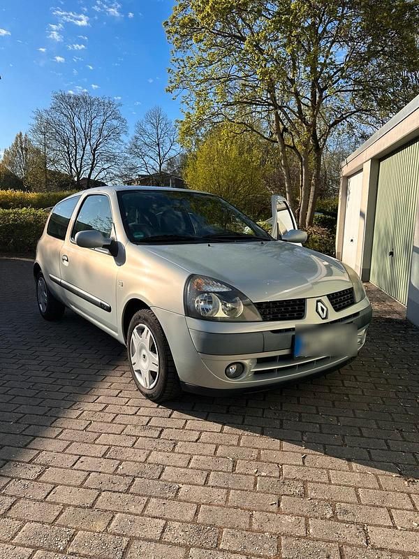 Silber Gebraucht 2003 Renault Clio II Kleinwagen | 2.000 € (Guter Preis) - Bild 1/4