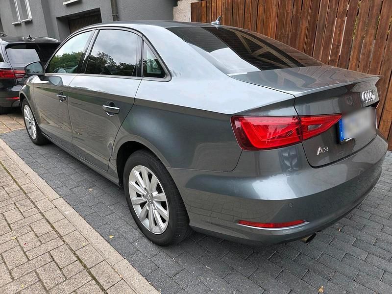 Grau Gebraucht 2014 Audi A3 Limousine | 7.777 € - Bild 1/4