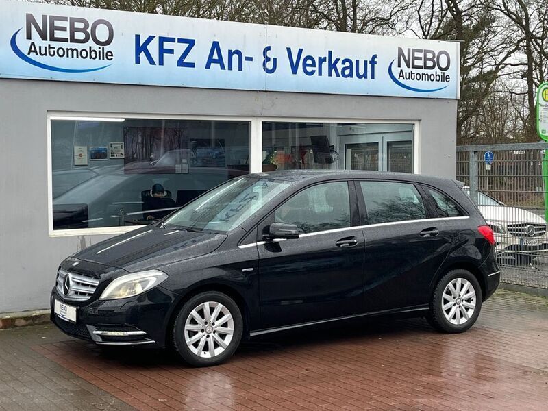 Schwarz Gebraucht 2012 Mercedes B180 Van / Kleinbus | 15.500 € (Fairer Preis) - Bild 1/4