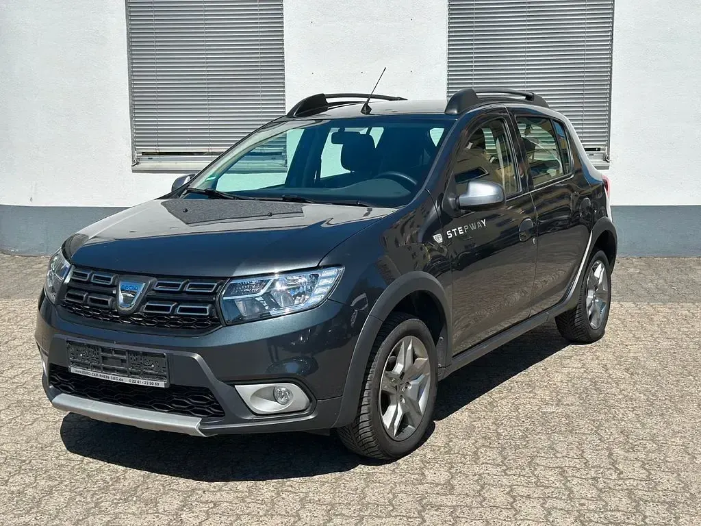 Gebraucht Dacia Sandero Celebration 90 PS (66 kW) 2018 Grau SUV