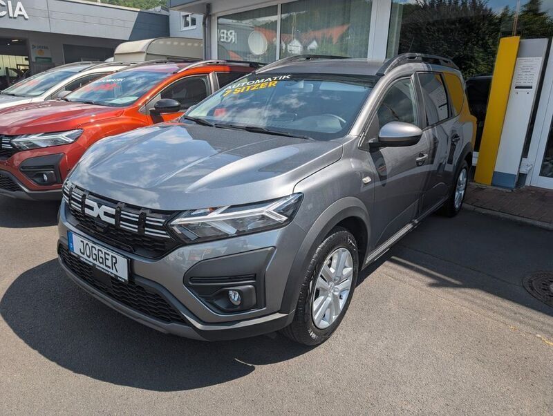 Grau Gebraucht 2024 Dacia Jogger Expression Van / Kleinbus | 25.790 € (Fairer Preis) - Bild 1/4