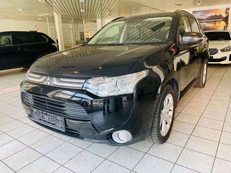 Schwarz Gebraucht 2013 Mitsubishi Outlander Instyle SUV | 9.950 € (Etwas zu teuer) - Bild 1/4