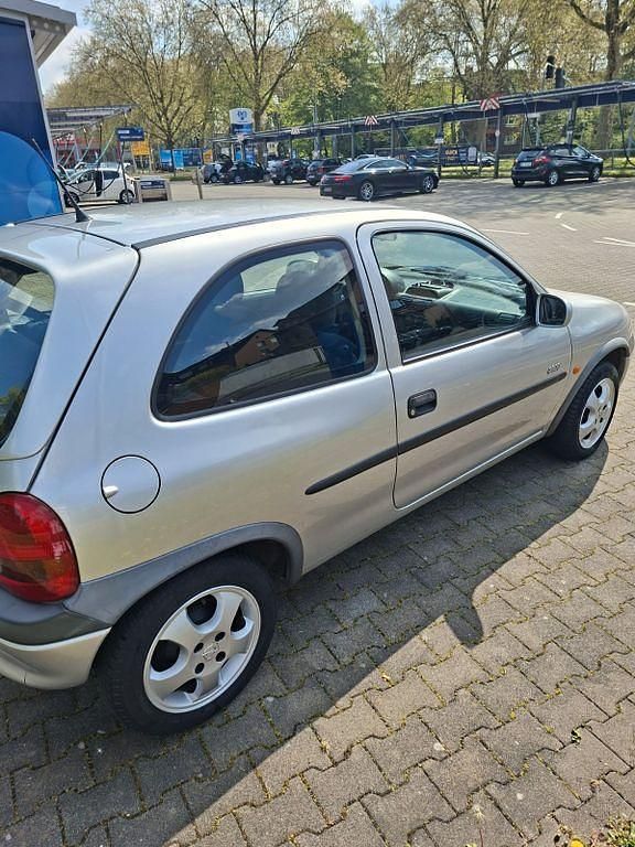 Second-hand Opel Corsa 65 CP (47 kW) 2000 Argintiu Berlinǎ