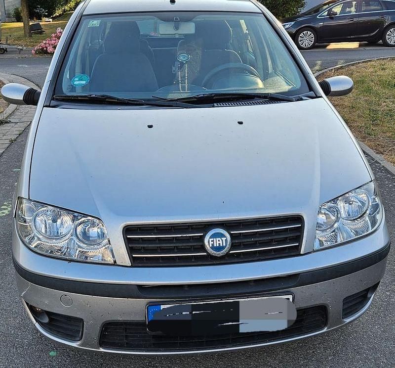 Silber Gebraucht 2004 Fiat Punto Kleinwagen | 600 € (Guter Preis) - Bild 1/4