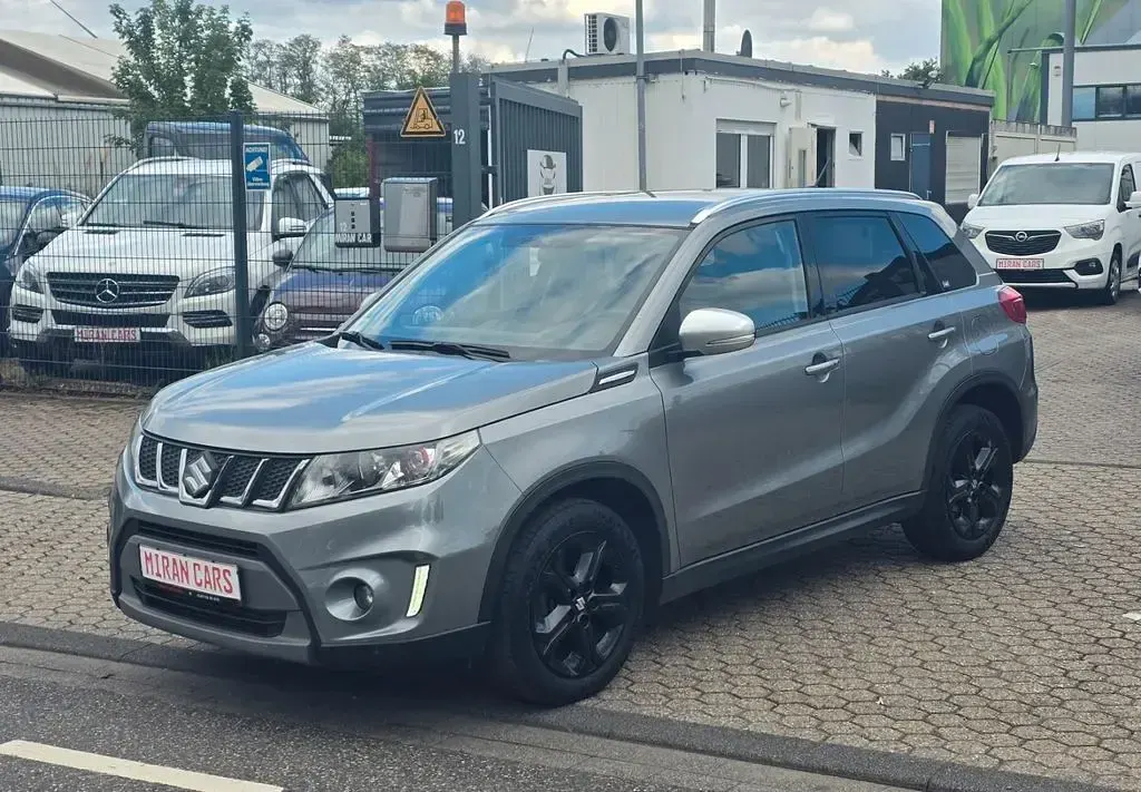Gebraucht Suzuki Vitara 140 PS (102 kW) 2017 Grau SUV