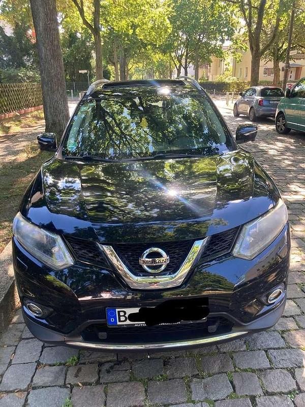 Schwarz Gebraucht 2016 Nissan X-Trail Comfort SUV | 13.900 € - Bild 1/4