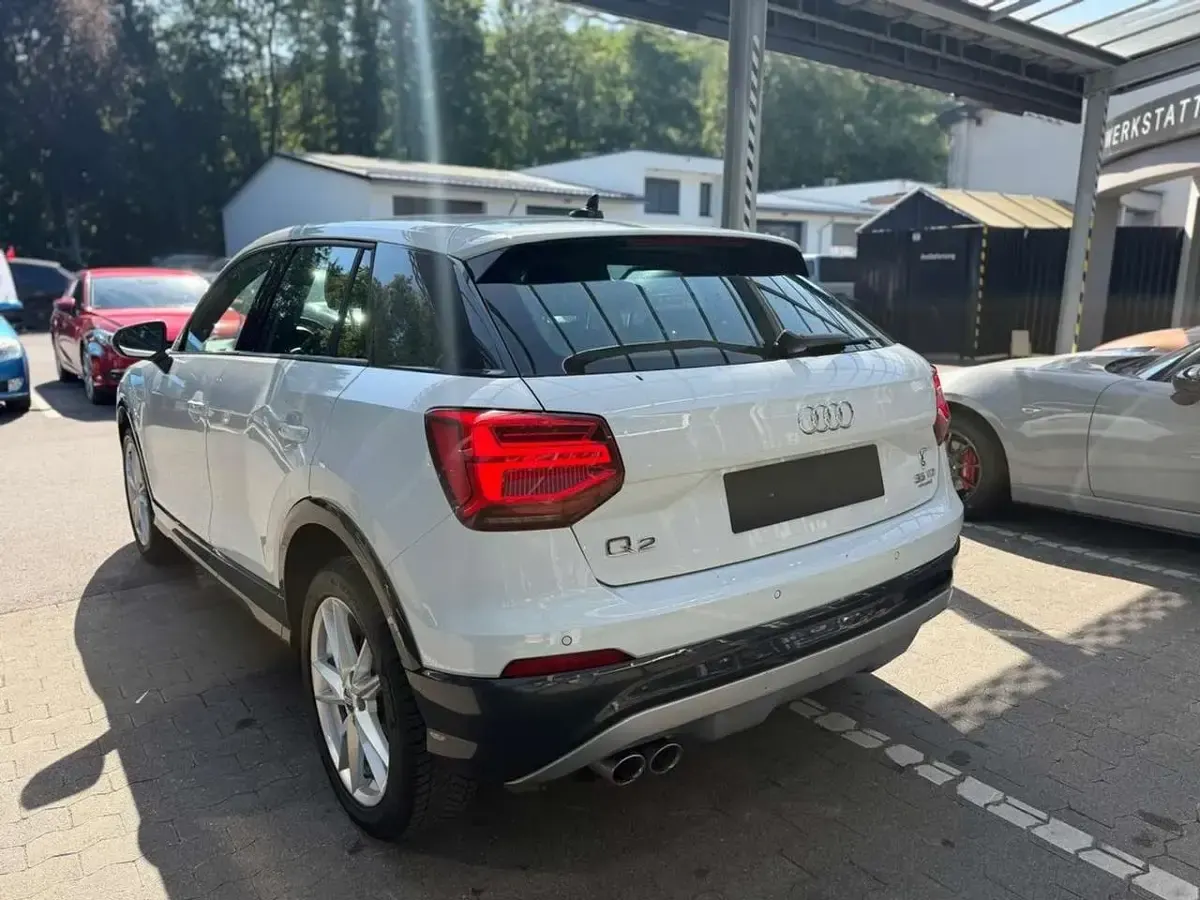Gebraucht Audi Q2 S-Line 150 PS (110 kW) 2019 Gletscherweiß metallic SUV