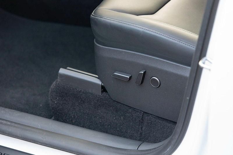 Gebraucht Tesla Model Y 274 kW (373 PS) 2024 Weiß SUV