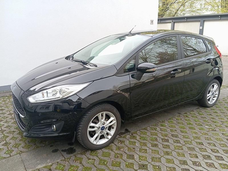 Gebraucht Ford Fiesta Trend 60 PS (44 kW) 2016 Schwarz Limousine