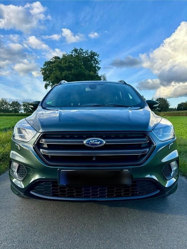 Grün Gebraucht 2017 Ford Kuga ST-Line SUV | 13.000 € (Superpreis) - Bild 1/4