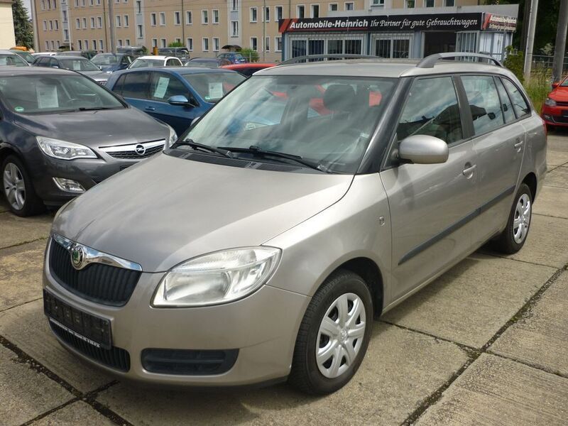 Cappuccinobeige metallic Gebraucht 2009 Skoda Fabia Cool Edition Kombi | 3.900 € (Teuer) - Bild 1/4