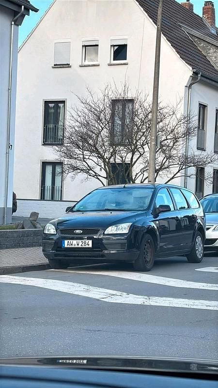 Blau Gebraucht 2006 Ford Focus Kombi | 1.150 € (Superpreis) - Bild 1/4