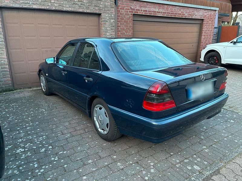 Gebraucht Mercedes C180 122 PS (89 kW) 1998 Blau Limousine