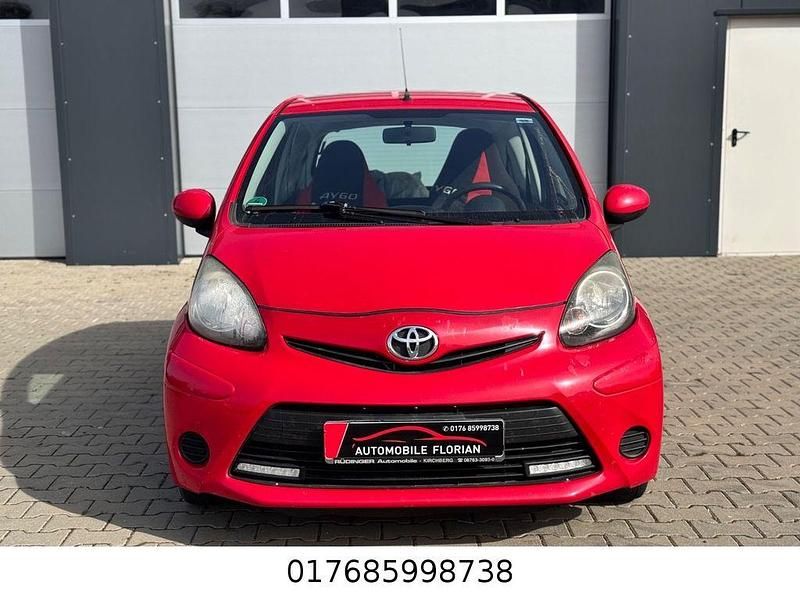 Gebraucht Toyota Aygo Cool 68 PS (50 kW) 2012 Rot Kleinwagen