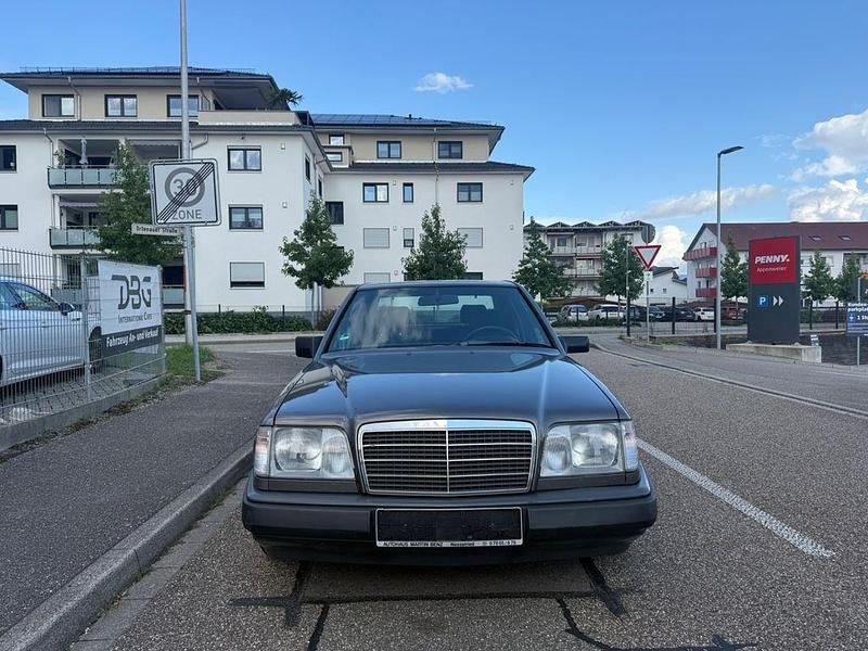 Gebraucht Mercedes E230 132 PS (97 kW) 1987 Braun Limousine