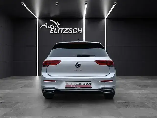 Używany VW Golf VIII Active 150 KM (110 kW) 2023 Srebrny Sedan/Limuzyna