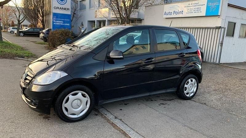 Gebraucht Mercedes A180 116 PS (85 kW) 2010 Schwarz Limousine