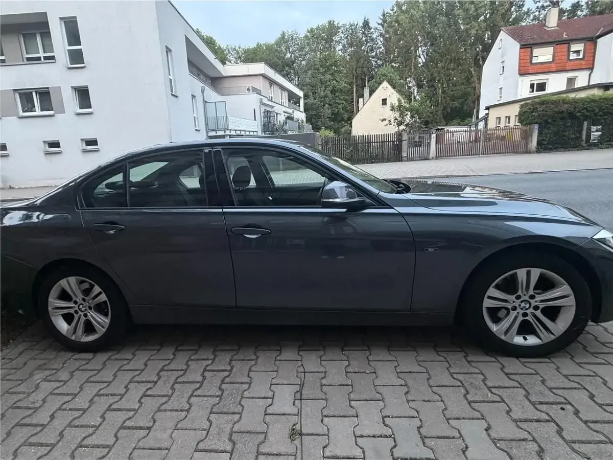 Gebraucht BMW 318 Sport Line 143 PS (105 kW) 2014 Grau Limousine