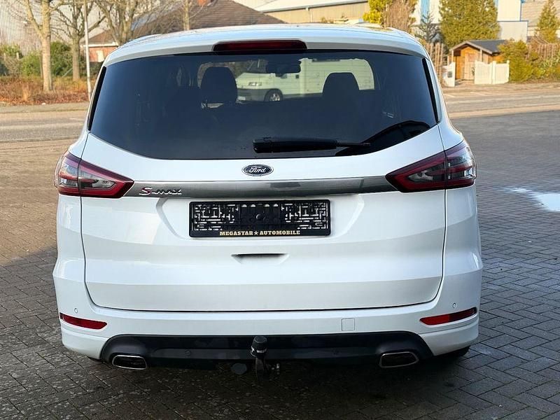 Gebraucht Ford S-MAX Titanium 179 PS (131 kW) 2017 Weiß Van / Kleinbus
