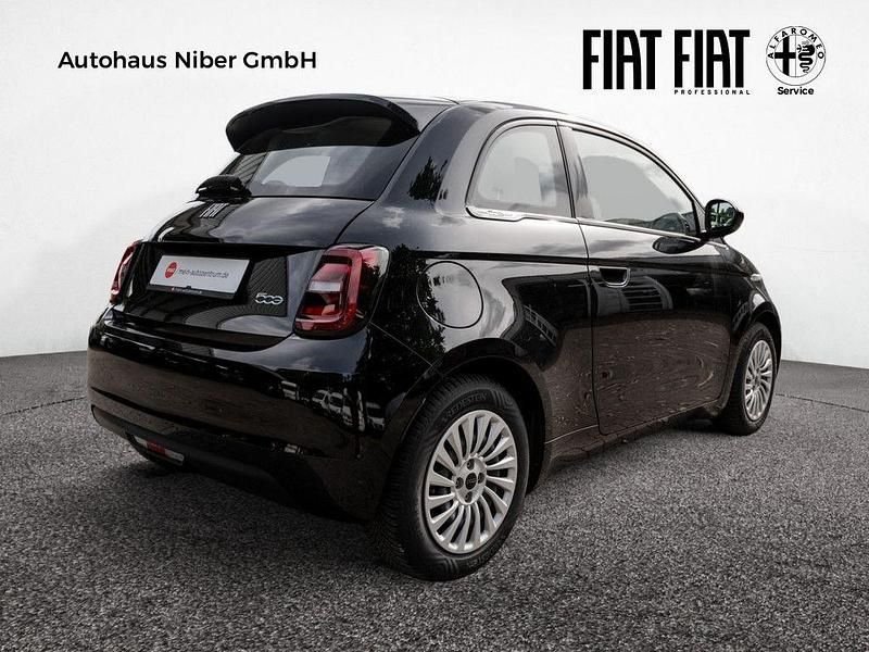 Gebraucht Fiat 500e Action 69 kW (95 PS) 2022 Schwarz Kleinwagen