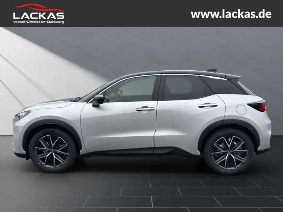 Gebraucht Lexus LBX 136 PS (100 kW) 2025 Titaniumweiß (085)/ black (202 SUV