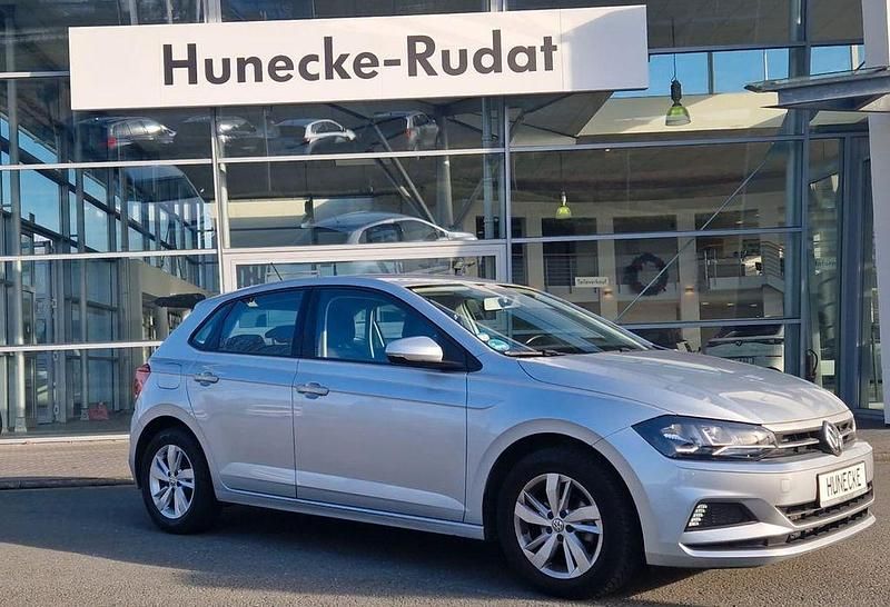Silber Gebraucht 2020 VW Polo Comfortline Limousine | 15.900 € (Guter Preis) - Bild 1/2