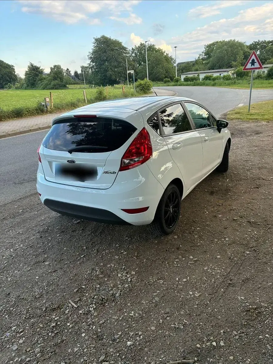 Gebraucht Ford Fiesta Champions Edition 80 PS (58 kW) 2012 Weiß Kleinwagen