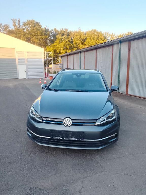 Grau Gebraucht 2020 VW Golf VIII Comfortline Kombi | 14.800 € (Superpreis) - Bild 1/4