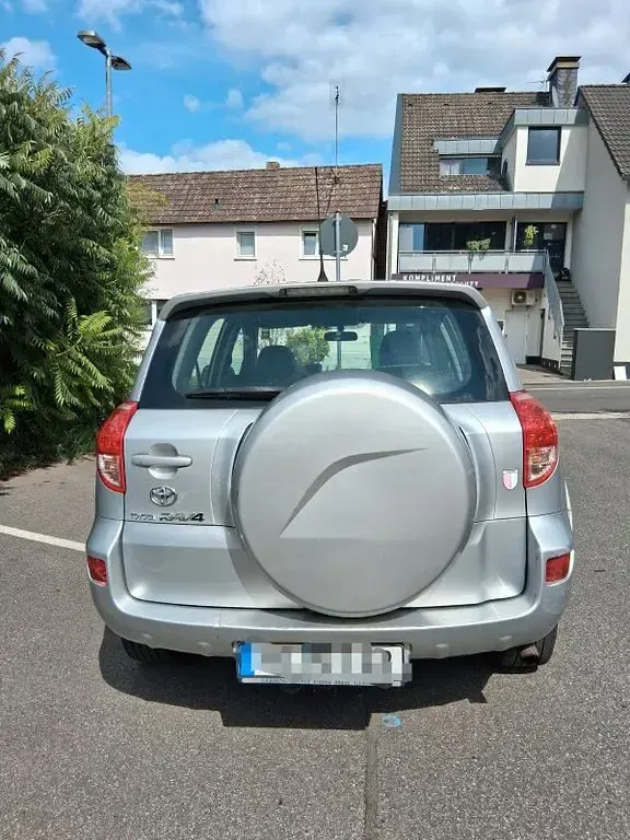 Gebraucht Toyota RAV4 177 PS (130 kW) 2007 Silber SUV
