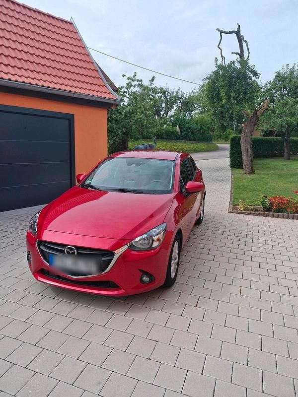 Rot Gebraucht 2015 Mazda 2 Edition Kleinwagen | 10.777 € (Teuer) - Bild 1/4