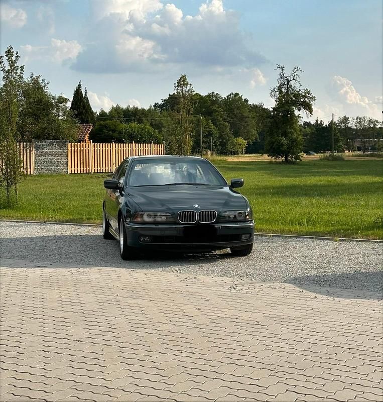 Grün Gebraucht 1999 BMW 535 Limousine | 11.500 € - Bild 1/4