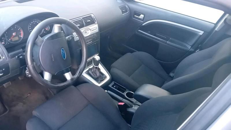 Gebraucht Ford Mondeo 128 PS (94 kW) 2004 Silber Kombi