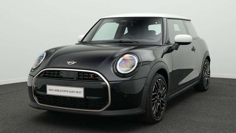 Schwarz Gebraucht 2024 Mini Cooper S Favoured Kleinwagen | 29.087 € (Superpreis) - Bild 1/4