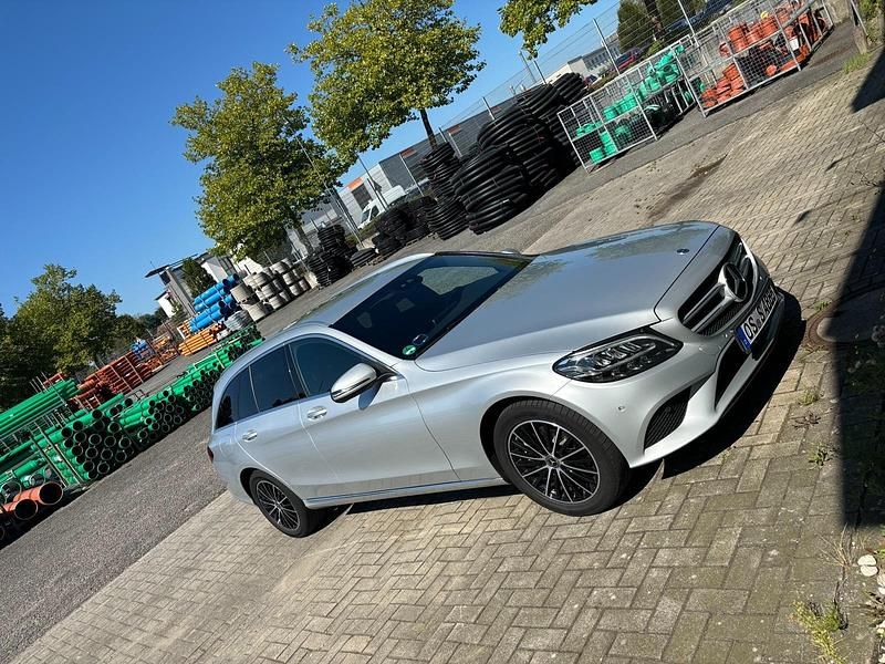 Silber Gebraucht 2018 Mercedes C220 Avantgarde Limousine | 15.800 € (Fairer Preis) - Bild 1/4